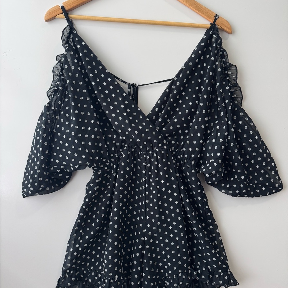 Lovers + Friends Malia Romper Chic Black Polka Dot Off-Shoulder Size XS - Picture 4 of 7